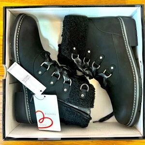 NWT Women’s Blondo Vanessa | Black Nubuck | Size 8
